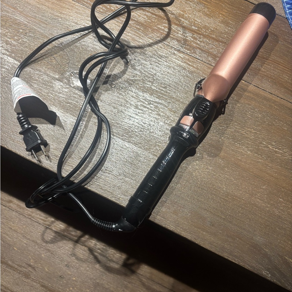 1.25 curling iron-works great